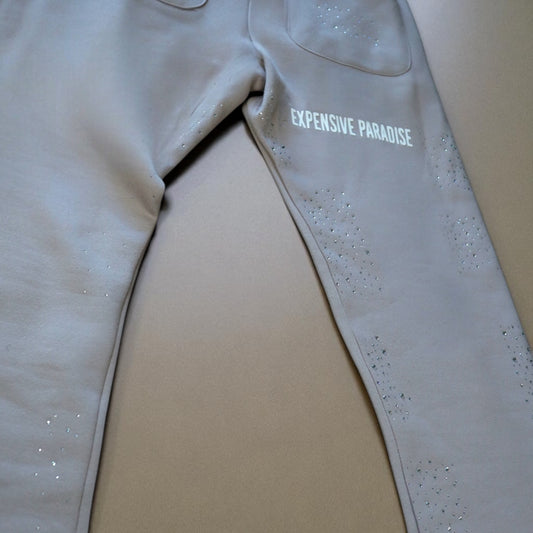 Expensive paradise: “luxury Ivy” (flare) COLOR: light pastel purple ￼